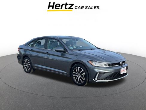 Used 2025 Volkswagen Jetta SE image 1