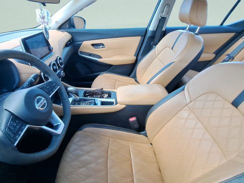 Used 2020 Nissan Sentra SV w/ SV Premium Package image 5