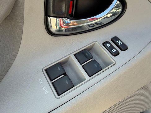 Used 2011 Toyota Camry LE image 29