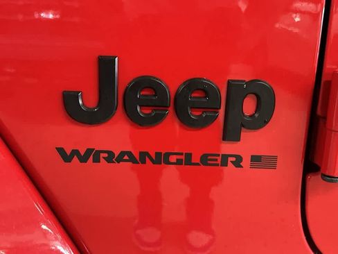 Used 2025 Jeep Wrangler Unlimited Sahara AWD/4WD image 11