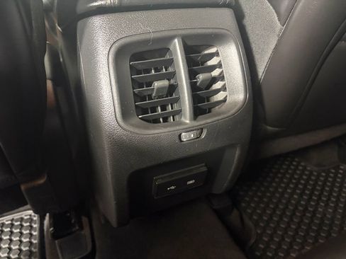 Used 2019 Jeep Cherokee Latitude Plus AWD/4WD image 14