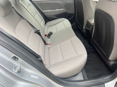 Used 2020 Hyundai Elantra SE FWD image 14