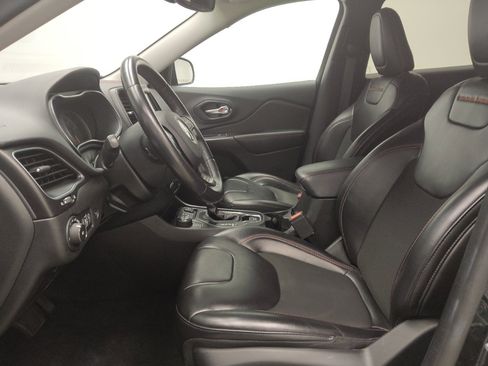 Used 2019 Jeep Cherokee Trailhawk w/ Comfort/Convenience Group AWD/4WD image 17