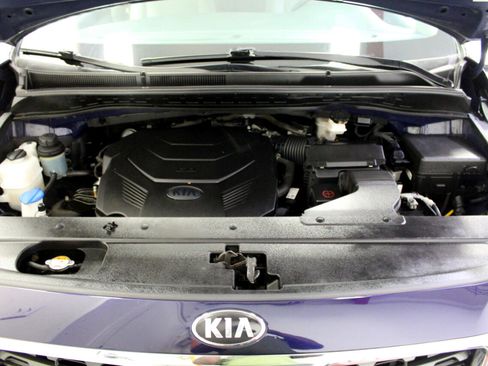 Used 2019 Kia Sedona LX image 34