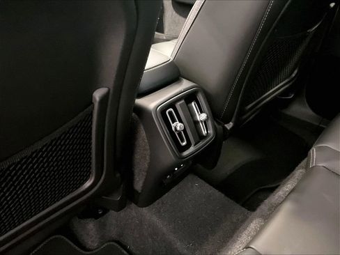 Used 2025 Volvo XC40 B5 Core image 25