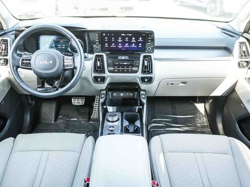 Certified 2024 Kia Sorento SX Prestige AWD/4WD image 12