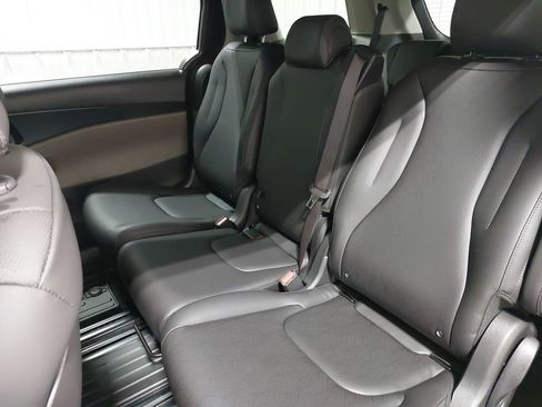 New 2026 Kia Carnival LXS image 15