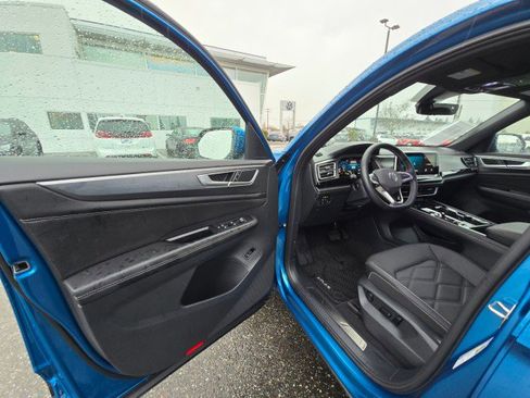 Used 2024 Volkswagen Atlas Cross Sport SE image 22