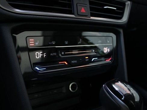 New 2025 Volkswagen Taos SE AWD/4WD image 8