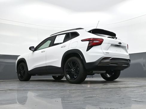 Used 2025 Chevrolet Trax ACTIV w/ Sunroof Package image 35