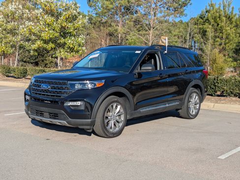 Certified 2023 Ford Explorer XLT w/ Equipment Group 202A image 8