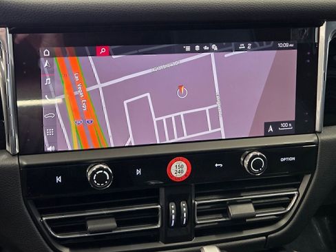 Certified 2026 Porsche Macan AWD/4WD image 21