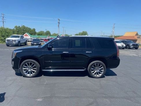 Used 2020 Cadillac Escalade Luxury w/ Escalade Sport Edition AWD/4WD image 2