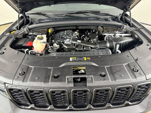 Certified 2025 Jeep Grand Cherokee Altitude AWD/4WD image 26
