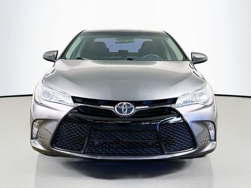 Used 2017 Toyota Camry SE FWD image 2