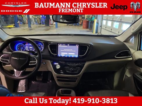 Used 2024 Chrysler Pacifica Touring-L FWD image 20