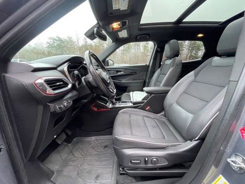 Used 2021 Chevrolet TrailBlazer RS w/ Sun and Liftgate Package image 19