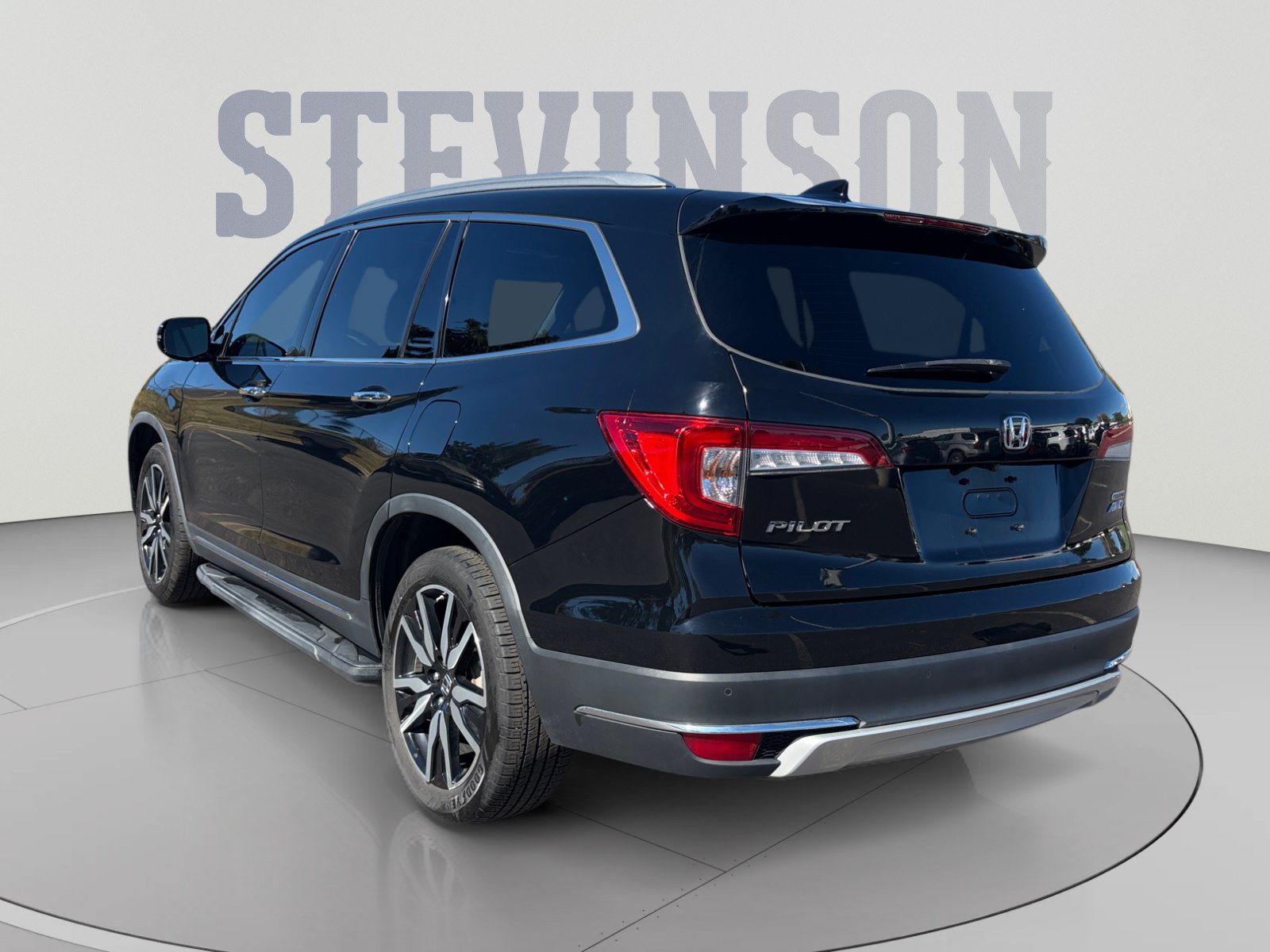 Used 2020 Honda Pilot Touring image 3