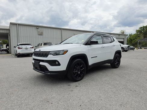 Certified 2022 Jeep Compass Latitude w/ Convenience Group AWD/4WD image 2