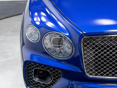 Used 2021 Bentley Bentayga w/ First Edition Specification AWD/4WD image 60