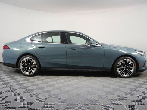 Certified 2025 BMW 530i image 2