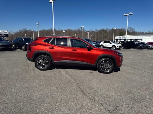 Certified 2024 Chevrolet Trax LT w/ Driver Confidence Package image 3