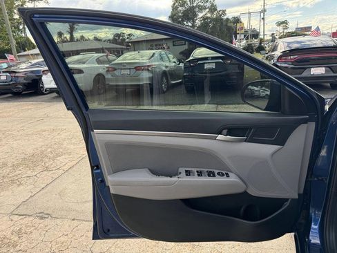 Used 2020 Hyundai Elantra SEL image 12