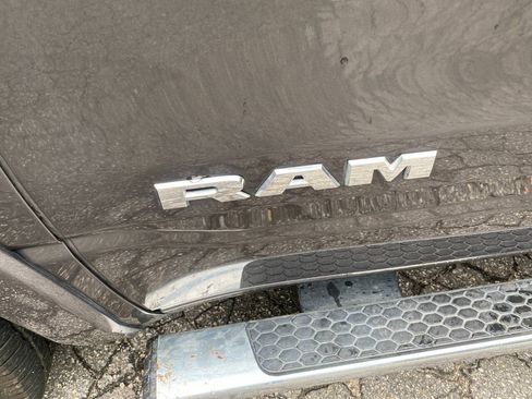 Used 2019 RAM 1500 Laramie w/ Off Road Group AWD/4WD image 13