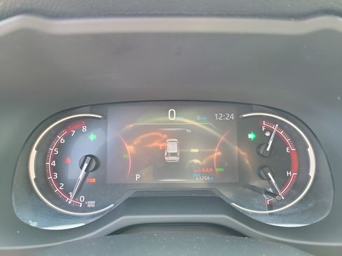 Used 2024 Toyota RAV4 XLE FWD image 24