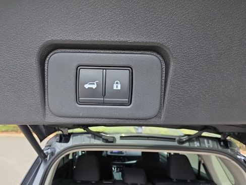 Certified 2025 Nissan Rogue SV FWD image 34