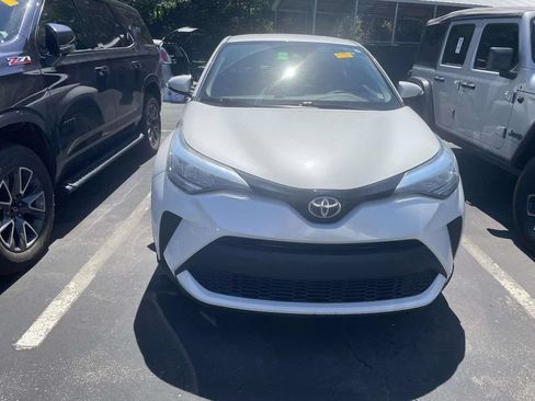 Used 2021 Toyota C-HR LE FWD image 2