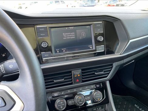 Used 2023 Volkswagen Jetta SE FWD image 18