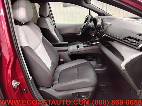 Used 2024 Toyota Sienna XSE w/ XSE Plus Package AWD/4WD image 13