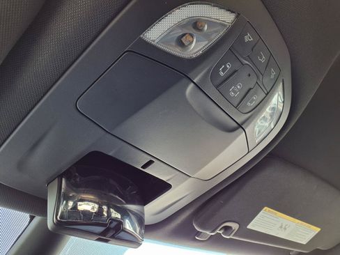 Used 2024 Chrysler Pacifica Limited FWD image 15
