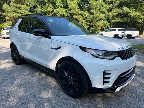 Used 2025 Land Rover Discovery Dynamic SE AWD/4WD image 2