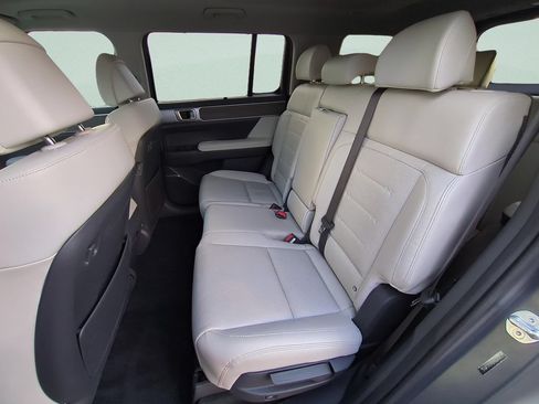 Certified 2025 Hyundai Santa Fe Limited FWD image 11
