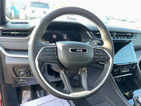New 2025 Jeep Grand Cherokee L Altitude image 9