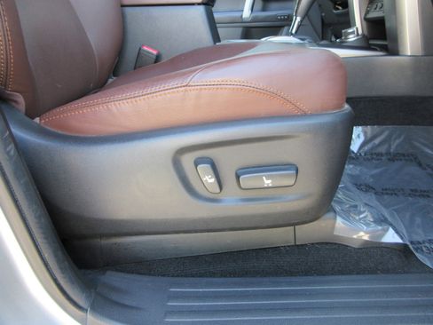 Used 2015 Toyota 4Runner Limited AWD/4WD image 25
