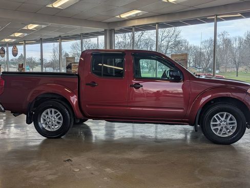 Used 2019 Nissan Frontier SV image 11