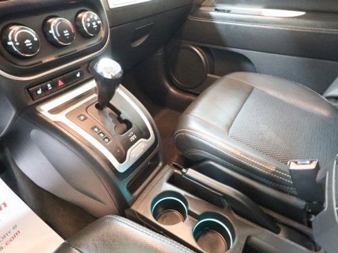Used 2015 Jeep Compass Latitude AWD/4WD image 17