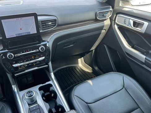 Used 2021 Ford Explorer Limited w/ Equipment Group 301A AWD/4WD image 36