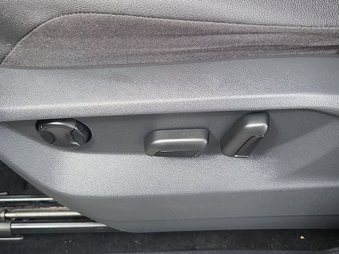 Used 2019 Volkswagen Tiguan SE w/ Panoramic Sunroof Package AWD/4WD image 13