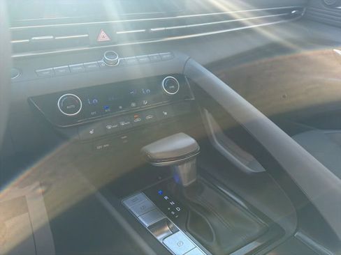 Used 2025 Hyundai Elantra SEL FWD image 35