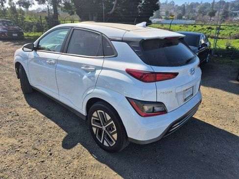 Certified 2023 Hyundai Kona SE image 3