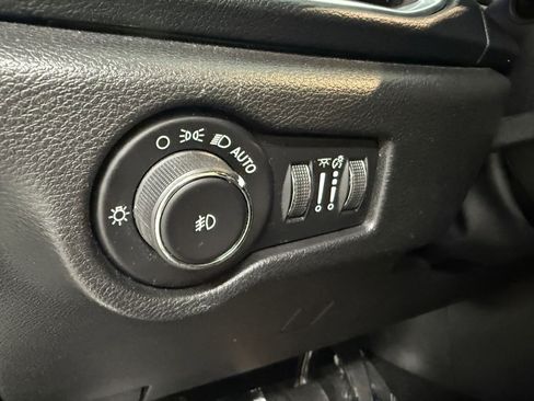 Used 2019 Chrysler Pacifica Touring-L Plus w/ S Appearance Package image 13