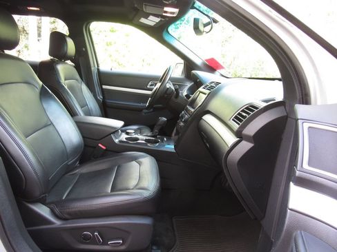 Used 2016 Ford Explorer XLT w/ Equipment Group 202A AWD/4WD image 21