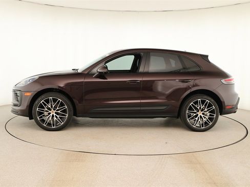 Used 2023 Porsche Macan Turbo image 2