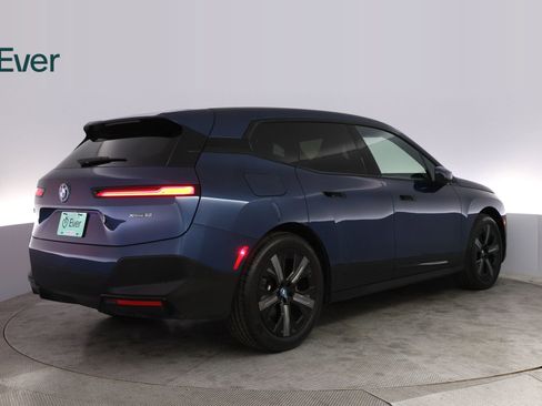 Used 2022 BMW iX xDrive50 w/ Premium Package AWD/4WD image 3