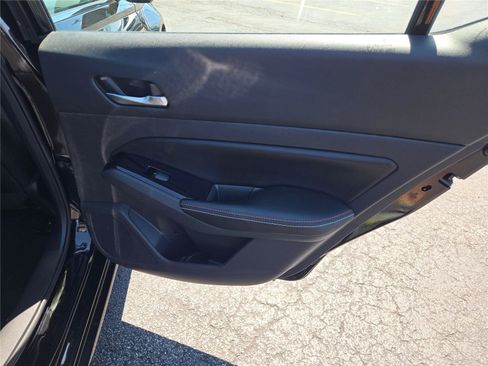 Used 2023 Nissan Altima 2.0 SR FWD image 9