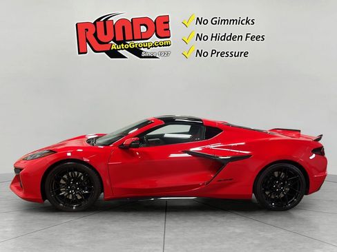 Used 2023 Chevrolet Corvette Z06 RWD image 3